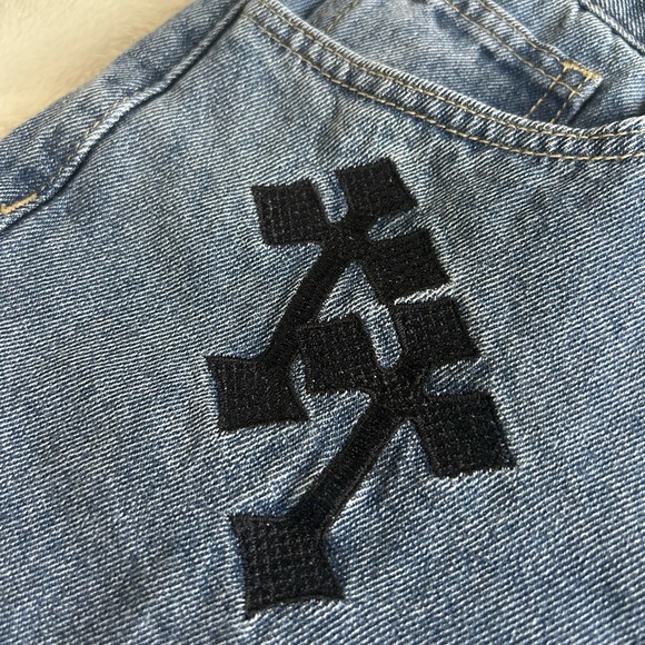 NEVER WORN Romwe denim shorts with stitched crosses - Picture 4 of 4